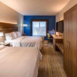 Standard Queen Room Two Queen Beds
